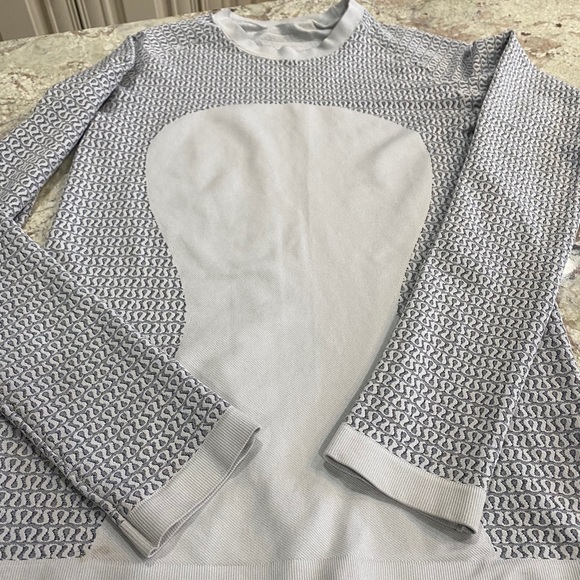 lululemon athletica Tops - Lululemon Gray Swiftly Long Sleeve Logo Top RARE M